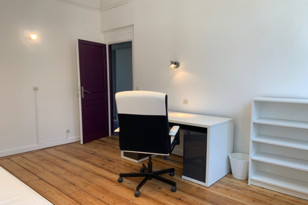 Vue de la chambre 1B dans la colocation étudiante de Roubaix de la Coloc du Coq