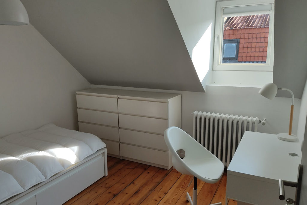 Vue de la chambre 2A dans la colocation étudiante de Roubaix de la Coloc du Coq