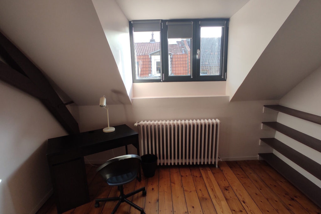 Vue de la chambre 2B dans la colocation étudiante de Roubaix de la Coloc du Coq